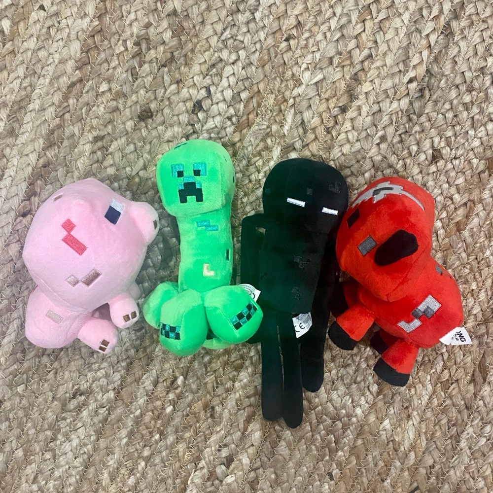 Authentic 2014 MOJANG Minecraft Plush Set. Creeper, Enderman, Pig, Mooshroom.